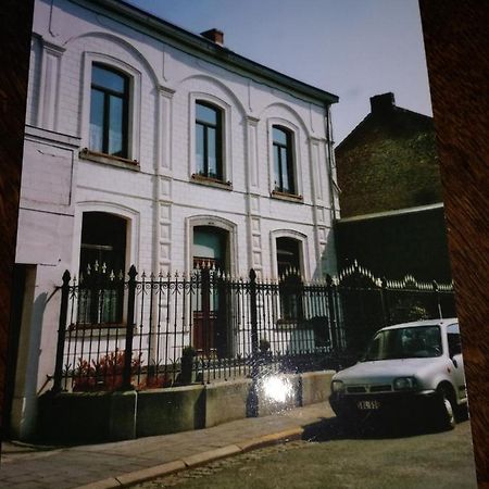 B And B Comme Chez Soi La Hestre Luaran gambar