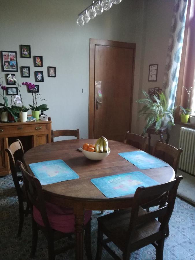 B And B Comme Chez Soi La Hestre Luaran gambar
