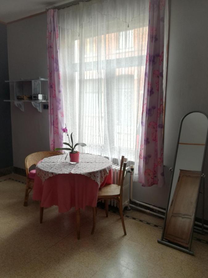 B And B Comme Chez Soi La Hestre Luaran gambar